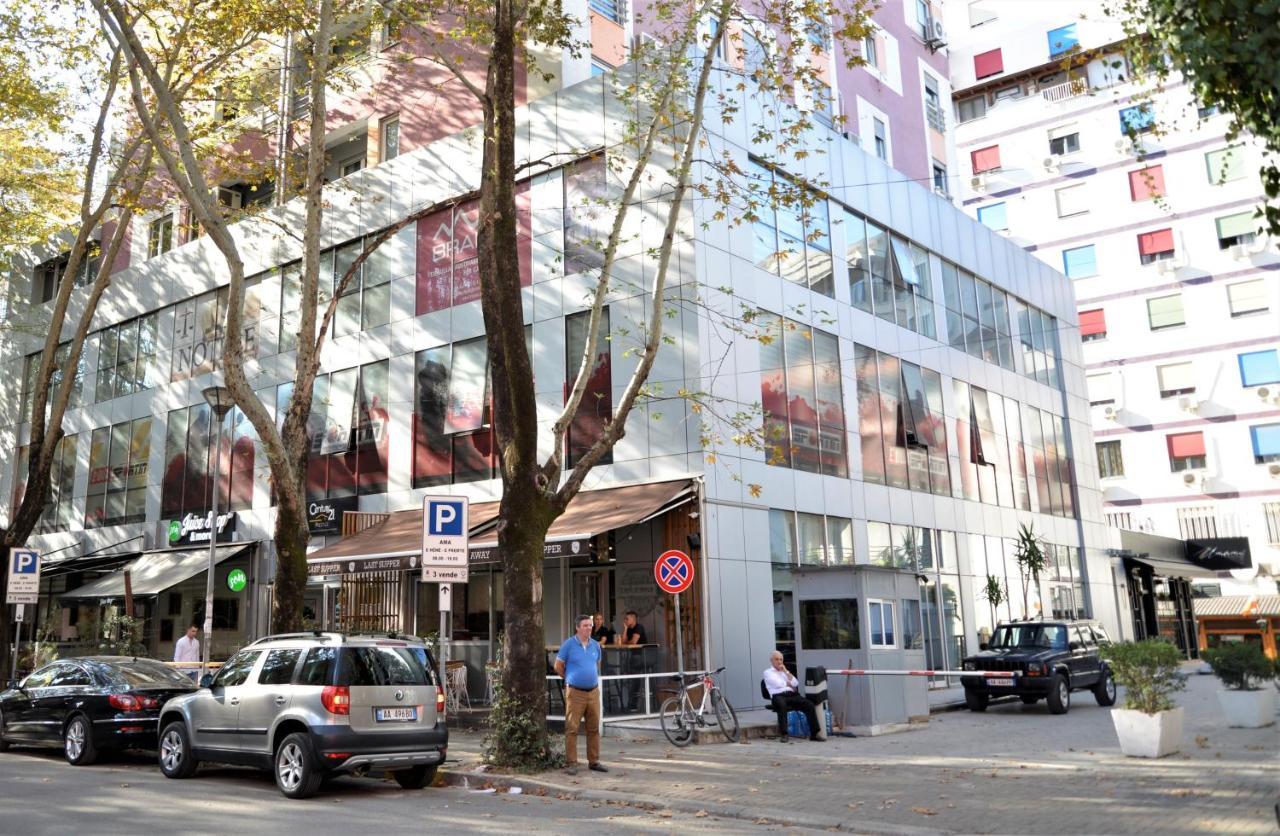 Haris Apartments Tirana Exteriör bild